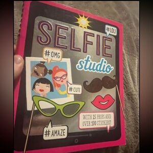 Lol ! Selfie Studio Book . New